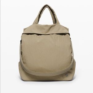 Lululemon On My Level bag 19L